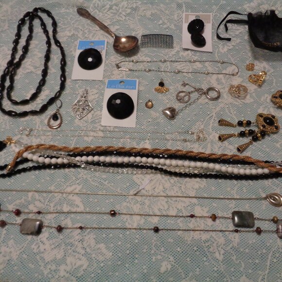 VINTAGE RETRO JEWELRY & PARTS BUTTONS SECRET BAG OLD SPOONJJ ETC. LOT - Picture 1 of 9